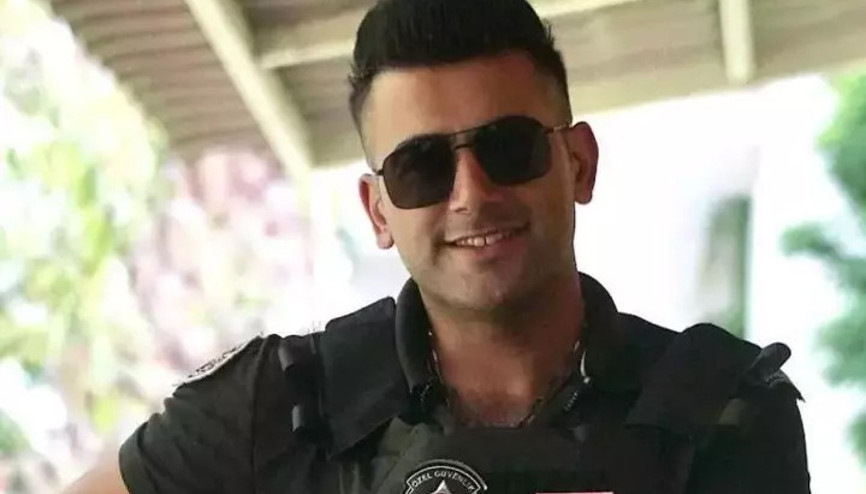 Aracında usulsüz çakar kullanan sosyal medya fenomeni Yakışıklı güvenlik cezadan kurtulamadı Aracında usulsüz çakar kullanan sosyal medya fenomeni Yakışıklı güvenlik cezadan kurtulamadı