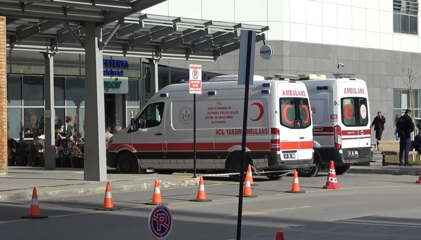 Kütahyada korkunç olay Tornavidayla saldırdığı eşini ağır yaraladı