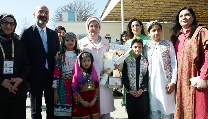Emine Erdoğan, Pakistanda Pak-Türk Maarif Uluslararası Okulları’nı ziyaret etti Emine Erdoğan, Pakistanda Pak-Türk Maarif Uluslararası Okulları’nı ziyaret etti