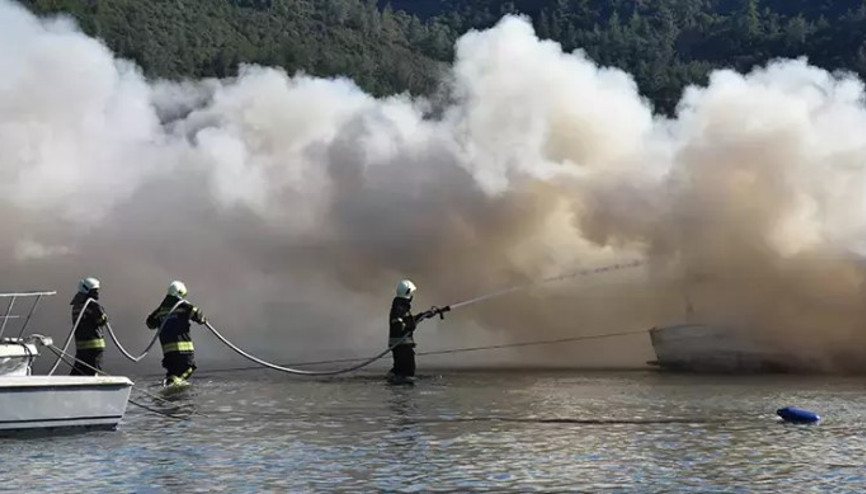 Marmaris’te marinada bağlı motoryat yandı