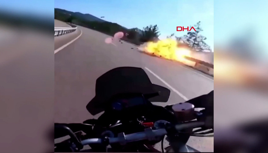 Polis Cuma Şimşekin kaza anı arkadaşının kask kamerasına yansıdı Polis Cuma Şimşekin kaza anı arkadaşının kask kamerasına yansıdı