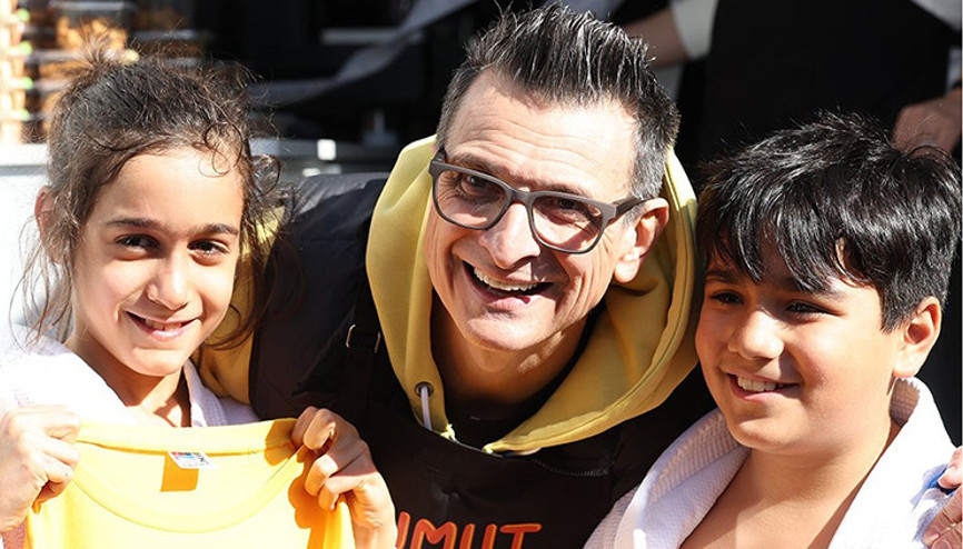 VakıfBank ve KAÇUV’dan kanserli çocuklar için ‘umut’ dolu buluşma VakıfBank ve KAÇUV’dan kanserli çocuklar için ‘umut’ dolu buluşma