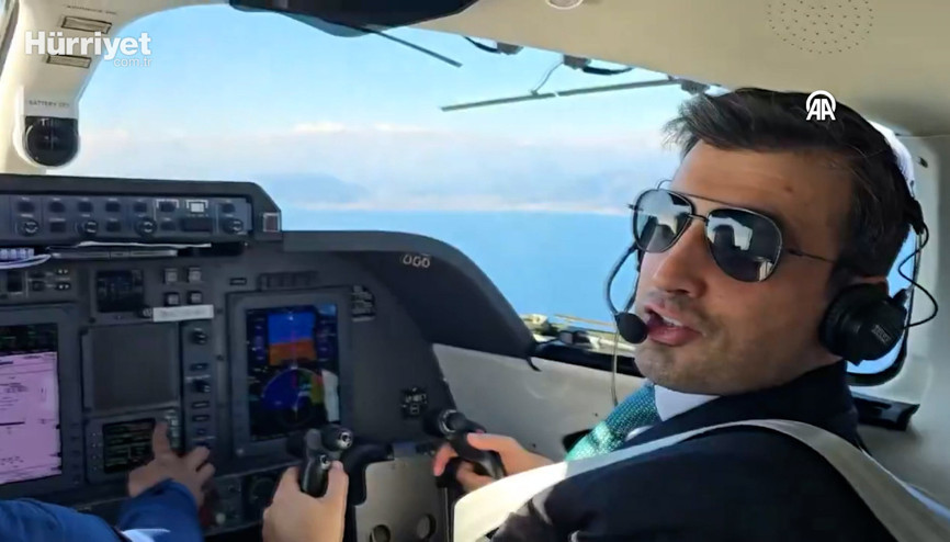 Baykar Yönetim Kurulu Başkanı Bayraktar, Piaggio P180nin pilot koltuğunda
