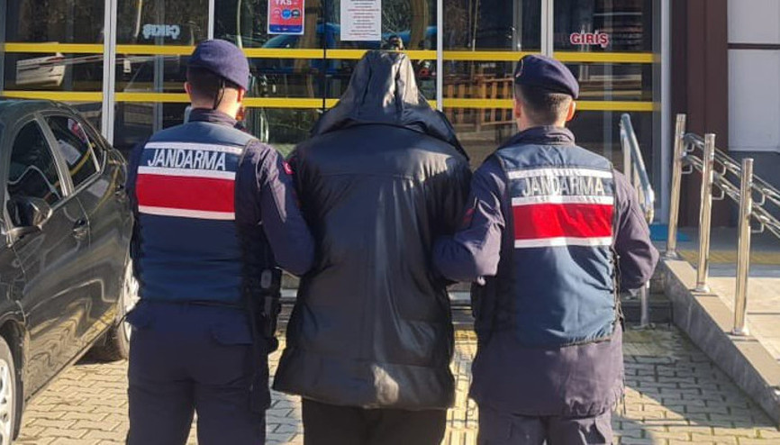 Her gün farklı bir evde saklanıyormuş Samsunda 22 yıl hapisle aranan firari yakalandı