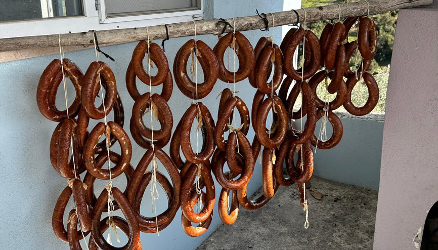 Koruma altındaki dağ keçilerini avlayıp sucuk yapmış 2 milyon TLlik ceza yedi, tutuklandı