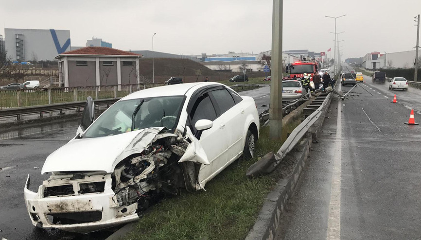 Tekirdağda 3 araç kazaya karıştı; 6 yaralı Tekirdağda 3 araç kazaya karıştı; 6 yaralı