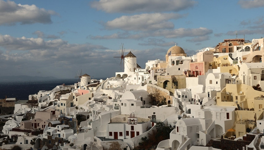 Yunanistan 4 adada eğitime bir hafta daha ara verdi