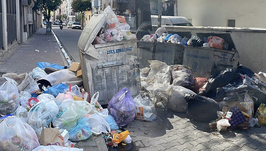 Belediye işçileri iş bıraktı, sokaklarda çöp yığınları oluştu