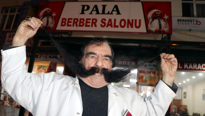 60 yıldır bıyıklarını uzatıyor: 1 metreyi aştı Kenan Evren adımı Horasanlı Pala koydu