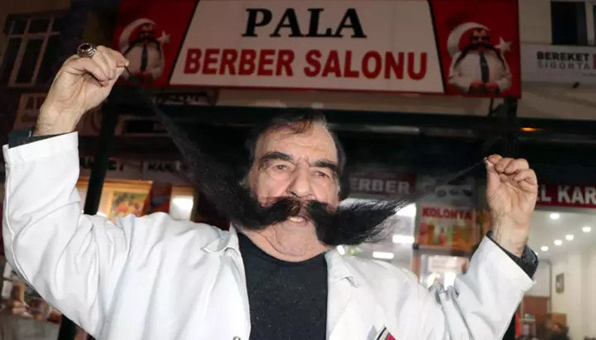 60 yıldır bıyıklarını uzatıyor: 1 metreyi aştı Kenan Evren adımı Horasanlı Pala koydu