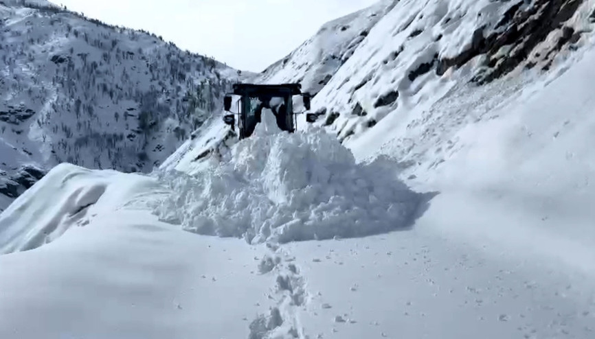 Batman’da 11 yerleşim yerinin yolu kardan kapandı