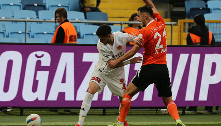 Trendyol 1. Ligdeki Adanaspor-Ümraniyespor maçında ilginç olay: Hakeme çarparak atılan gol iptal
