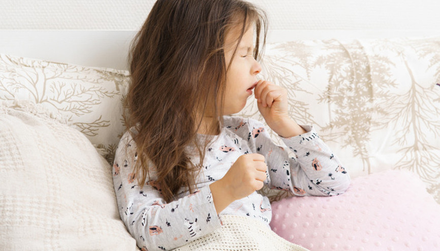 Hastaneler vakalarla dolu Öksürük bir türlü geçmiyor... Sebebi ne Aileler ne yapmalı Çocuğunuza verdiğiniz bitkisel ürünlere dikkat