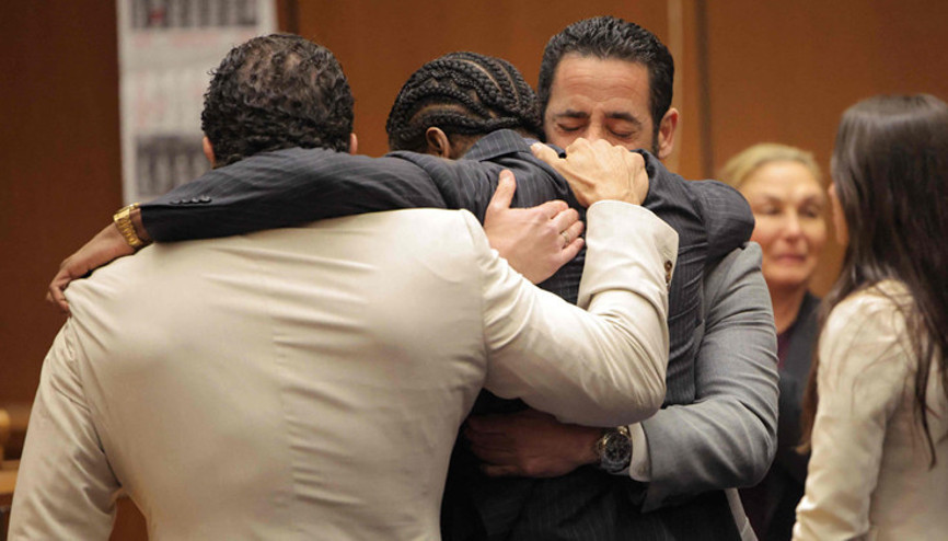 Ünlü şarkıcı 24 yıl hapisle yargılanıyordu... Karar açıklanırken ayakta duramadı... Sonra sevgilisinin kollarına koştu Ünlü şarkıcı 24 yıl hapisle yargılanıyordu... Karar açıklanırken ayakta duramadı... Sonra sevgilisinin kollarına koştu