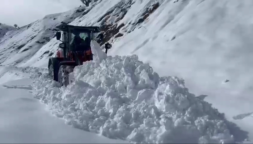 Batman Sasonda 30 yerleşim yeri kar nedeniyle ulaşıma kapandı