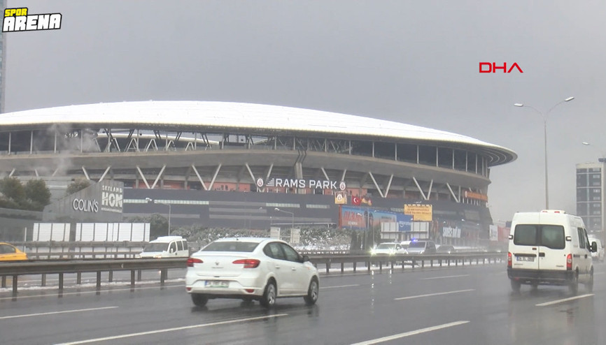 AZ Alkmaar maçına saatler kala Galatasaray RAMS Park Stadının zemininde son durum Kar yağışı maçı etkiler mi AZ Alkmaar maçına saatler kala Galatasaray RAMS Park Stadının zemininde son durum Kar yağışı maçı etkiler mi