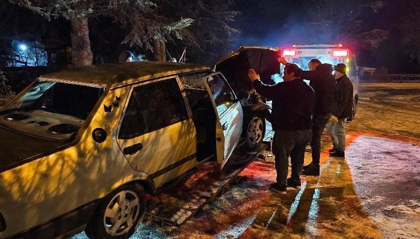 Boluda buzlanan yolda otomobil, fabrikanın bahçesine uçtu
