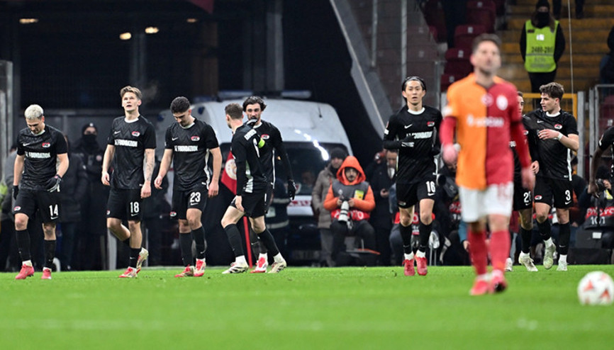 AZ Alkmaar oyuncuları Galatasaray taraftarına hayran kaldı: Futbolu işte bunun için oynuyoruz AZ Alkmaar oyuncuları Galatasaray taraftarına hayran kaldı: Futbolu işte bunun için oynuyoruz