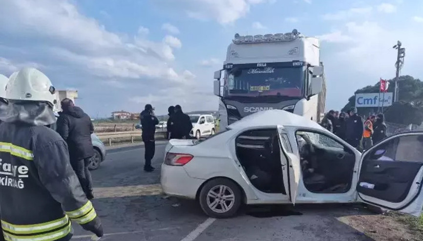 TIR ile otomobil çarpıştı: Feci kazada 2 kişi hayatını kaybetti