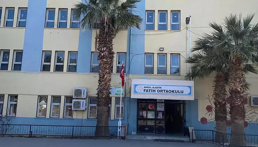 Öğretmeni dersten çıkarıp darbeden magandalar tutuklandı... Eğitim sendikalarından saldırıya kınama