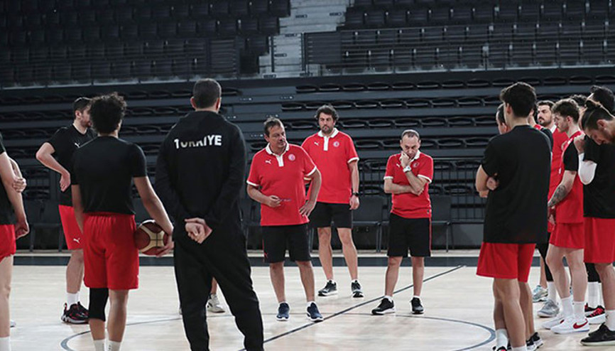 A Milli Erkek Basketbol Takımında 4 oyuncu kadrodan çıkarıldı