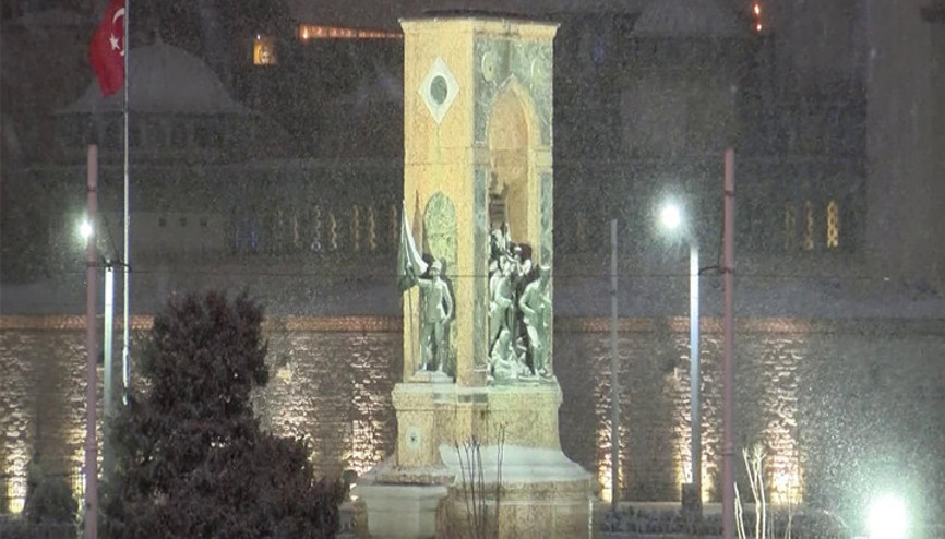 İstanbul’da kar yağışı bazı ilçelerde devam ediyor