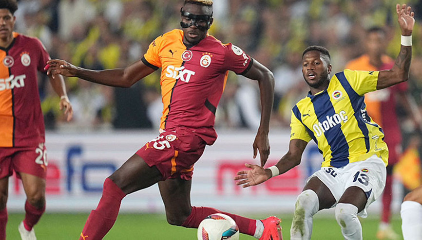 Antalyadaki turistler Galatasaray-Fenerbahçe derbisini büyük bir heyecan ile bekliyor