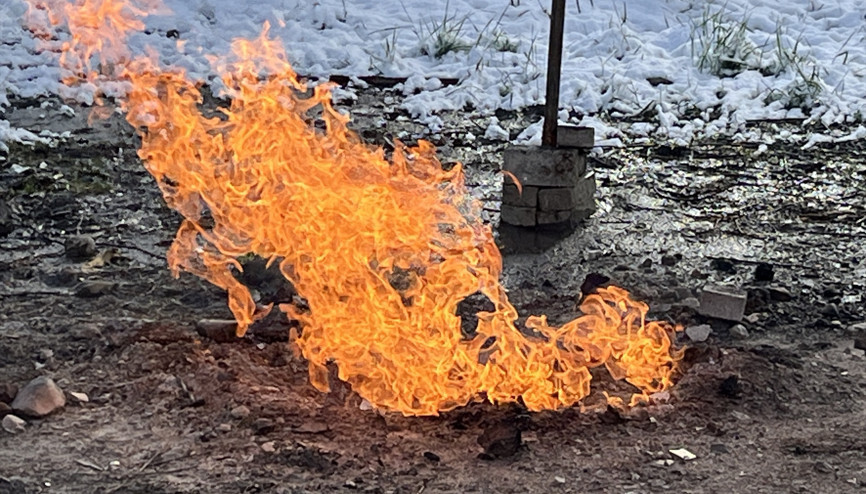 5 gün oldu, hala sönmedi Arazinin ortasında yanan gaz araştırılıyor