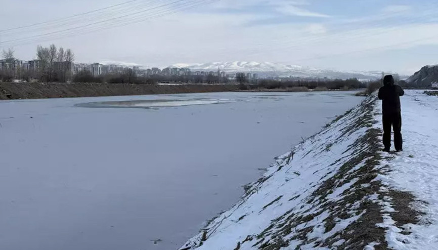 Sivas eksi 18i gördü, Kızılırmak Nehri kısmen dondu