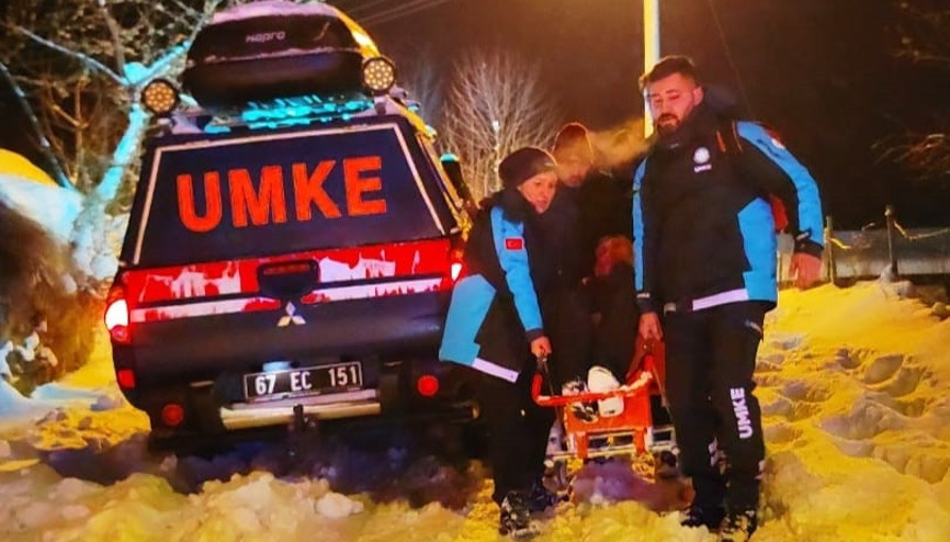 UMKE ekibi zorlu şartlarda 81 yaşındaki hastaya ulaştı
