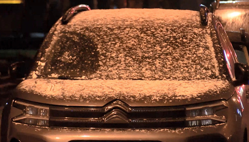 İstanbulda araçların camları buz tuttu