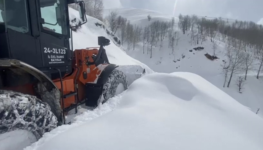 Sasonda kardan kapanan 57 köy yolundan 47si açıldı