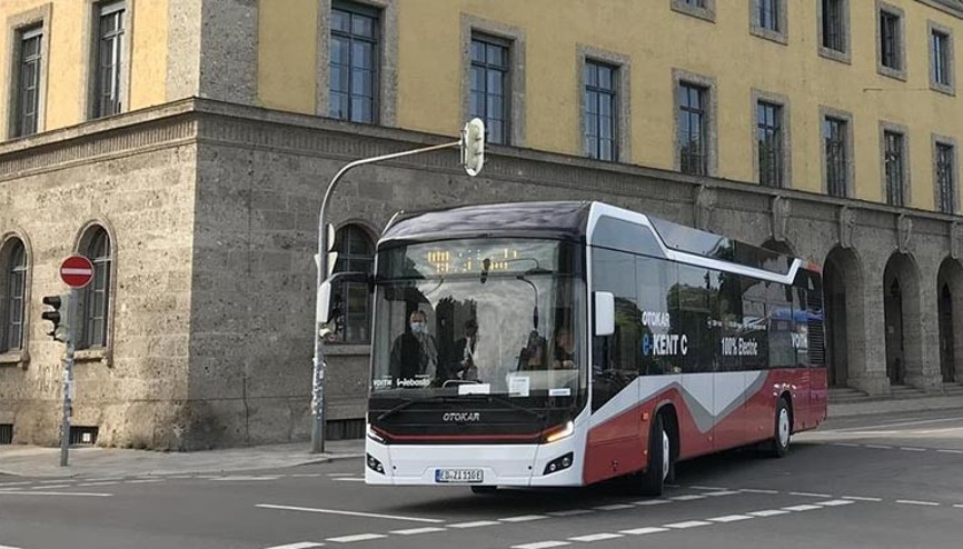 Almanyada feci kaza: İki belediye otobüsü çarpıştı