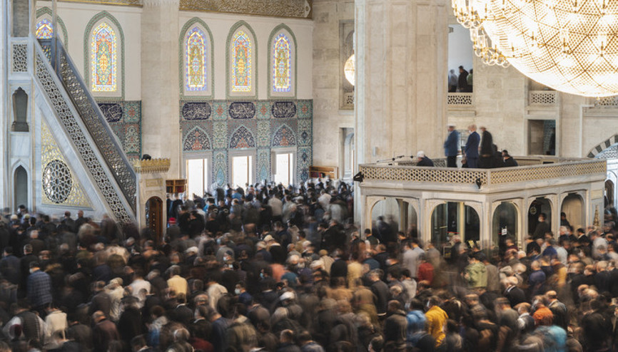 İLK TERAVİH NE ZAMAN KILINACAK 2026 || Ramazan ayının ilk teravih namazı ne zaman, saat kaçta, hangi gün kılınacak