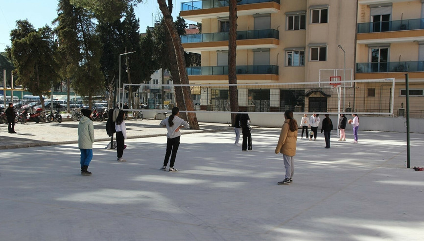 Kulada yenilenen iki okulda eğitim başladı