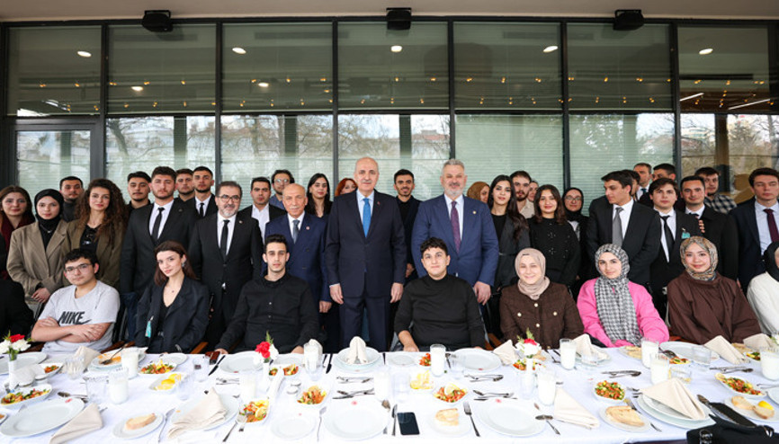 TBMM Başkanı Numan Kurtulmuş, Mecliste üniversite öğrencilerini ağırladı