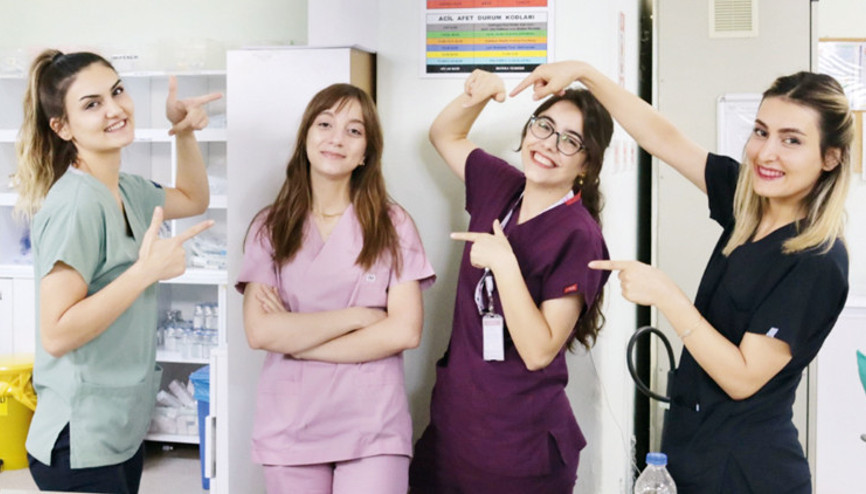 Kübra öğretmenden hemşire titizliği... Yoğun bakımdan köy okuluna