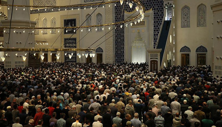 Hatimle teravih namazı kılınan camiler 2025 || Diyanet paylaştı: Bu yıl hangi camilerde hatimle teravih namazı kılınacak