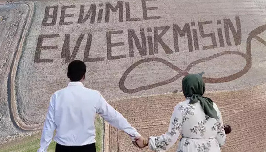 Çorumda ilginç evlilik teklifi: Önce şaşırdı sonra evet dedi Çorumda ilginç evlilik teklifi: Önce şaşırdı sonra evet dedi