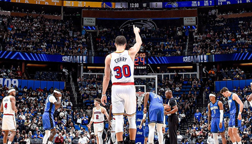 Stephen Curryden tarihe geçen performans: Orlandoyu tek başına yıktı