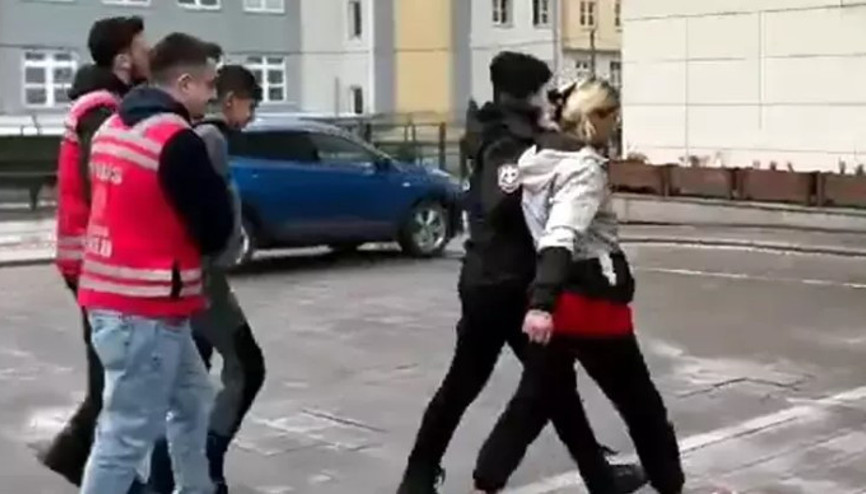 Tekirdağda 14 yaşındaki çocuk, hamile kadını silahla vurdu Anne karnındaki 9 aylık bebek hayatını kaybetti