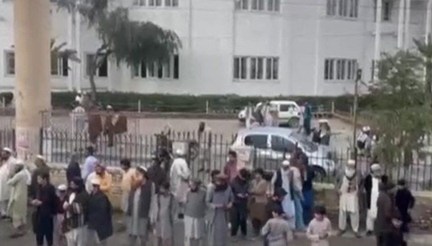 Pakistanda camide patlama: Cuma namazı sırasında yaşandı