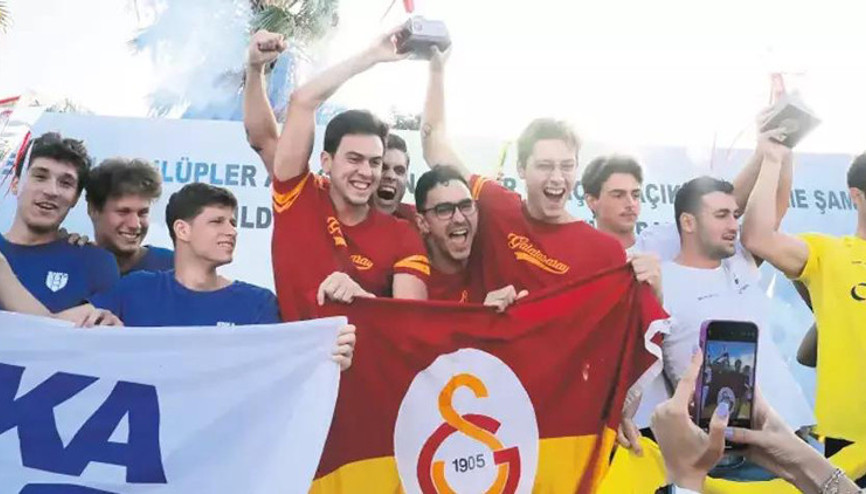 Yüzme kupası için gözler Tahkimde