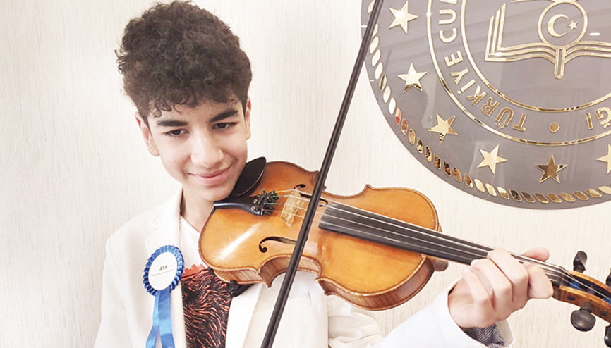 3 Mart Dünya Kulak ve İşitme Günü’nde sahne Ata’nın 3 Mart Dünya Kulak ve İşitme Günü’nde sahne Ata’nın