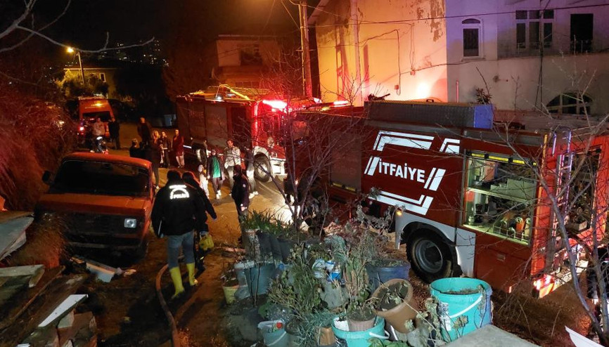 Ailesi iftara giden alkolü şahıs evini yaktı