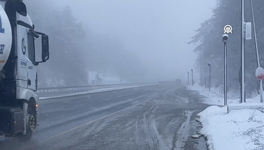 Bolu Dağında kar yağışı etkili oluyor