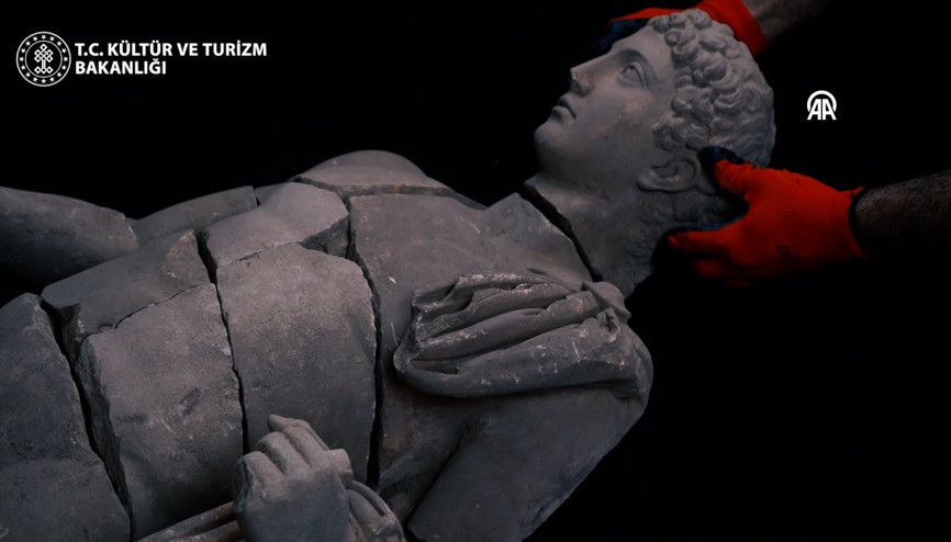 Aspendos kazılarında Hermes heykeli gün yüzüne çıkarıldı