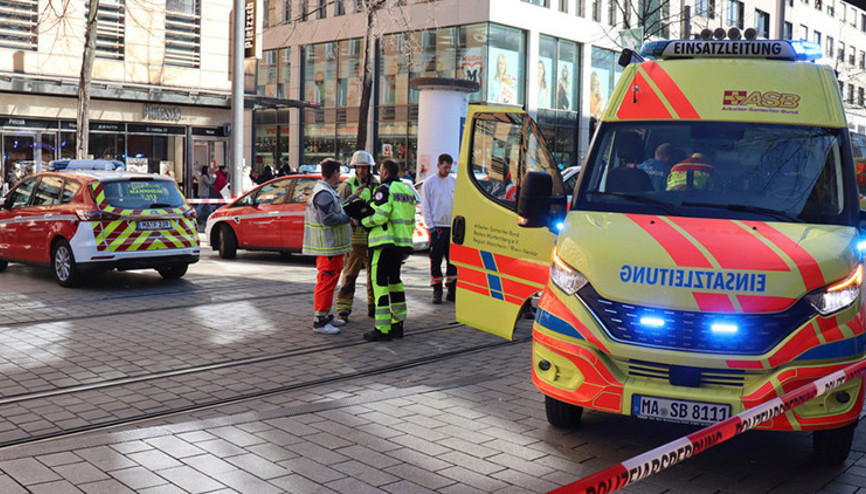 Son dakika... Almanyada araç kalabalığın arasına daldı: Ölü ve yaralılar var