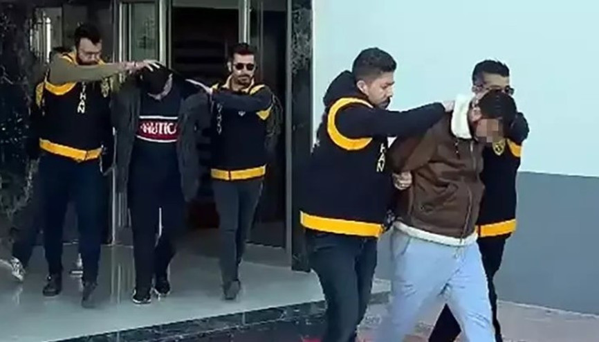 İş insanını silahla tehdit edip 2 milyon lira haraç istediler İş insanını silahla tehdit edip 2 milyon lira haraç istediler