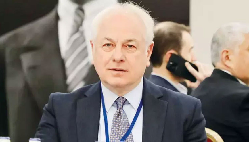 Beykoz Belediye Başkanı Alaattin Köseler’in gözaltına alındığı anlar: Kapıyı takım elbiseyle açtı